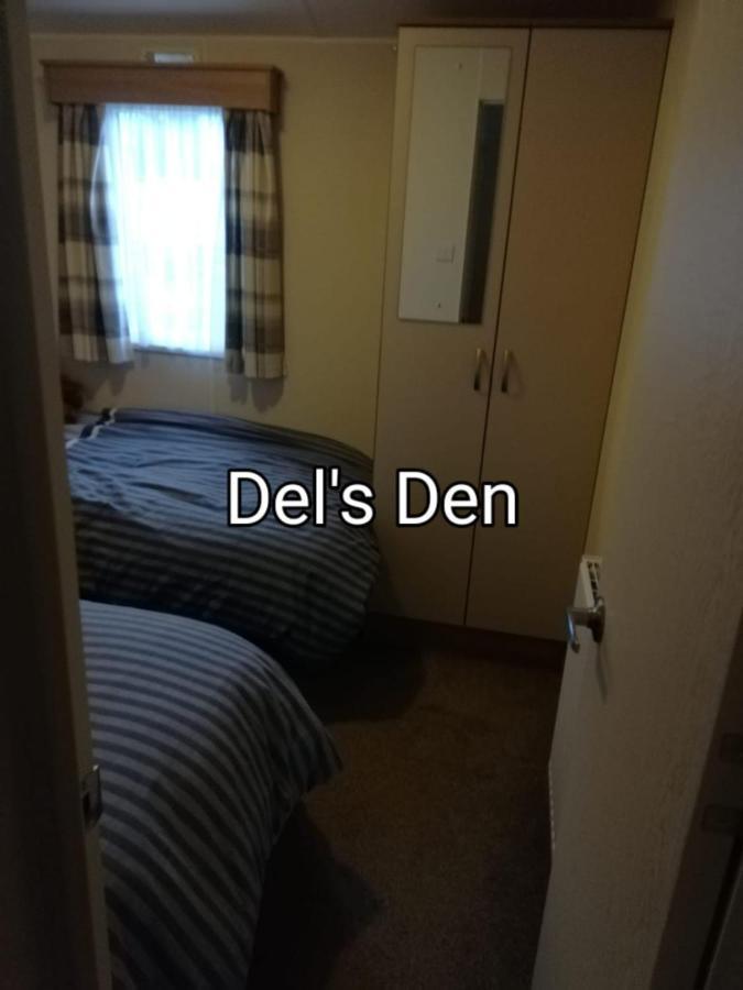 Del'S Den Lakeside Weeley Bridge Exterior photo